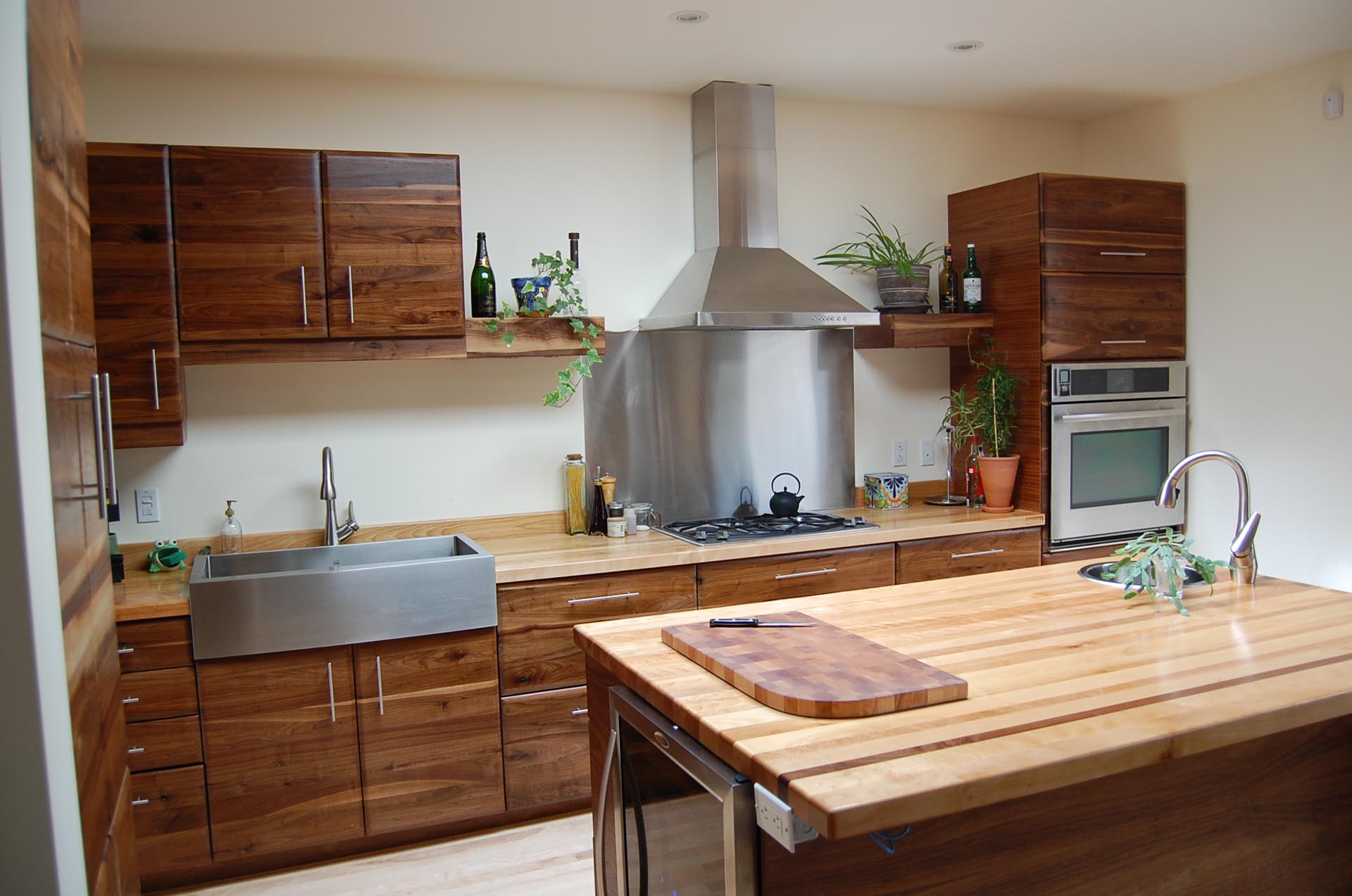 black-walnut-kitchen-cabinets-funiture-montreal
