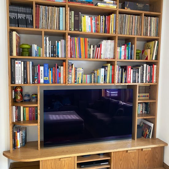 Bibliothèque avec TV intégrée conçue sur mesure